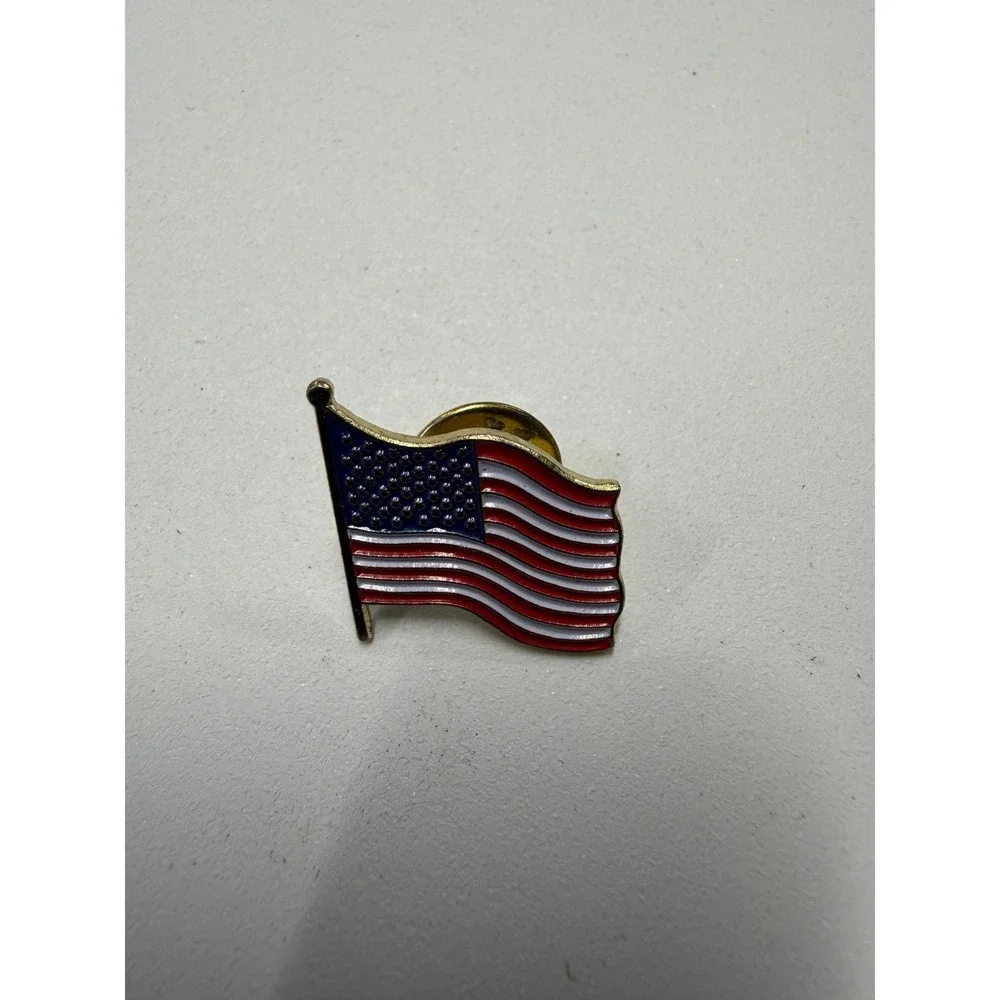 American Flag Waving Lapel Pin Patriotic Red White Blue Enamel Gold Tone Hat Tie